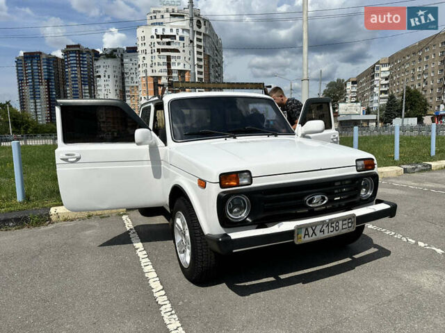 Белый ВАЗ 21213 Niva, объемом двигателя 1.6 л и пробегом 372 тыс. км за 3500 $, фото 1 на Automoto.ua