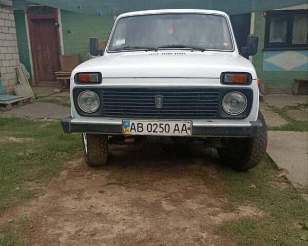 Белый ВАЗ 21213 Niva, объемом двигателя 1.6 л и пробегом 184 тыс. км за 2500 $, фото 1 на Automoto.ua