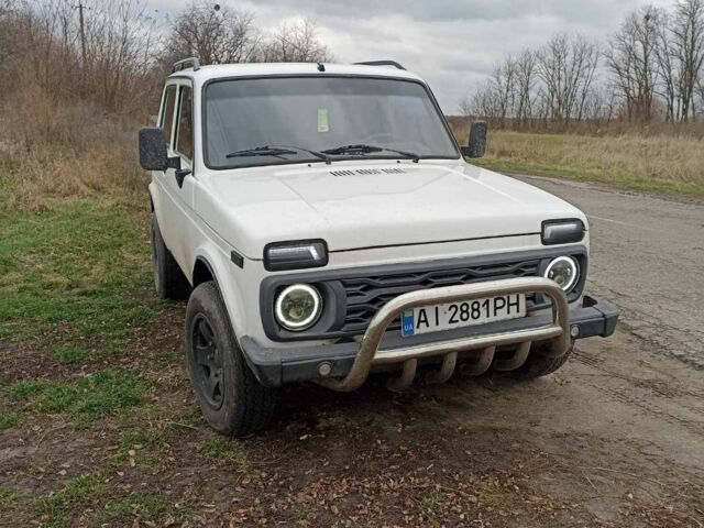 Белый ВАЗ 21213 Niva, объемом двигателя 1.7 л и пробегом 225 тыс. км за 3444 $, фото 1 на Automoto.ua