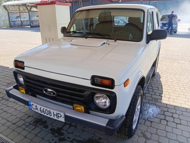 Белый ВАЗ 21213 Niva, объемом двигателя 1.7 л и пробегом 150 тыс. км за 125000 $, фото 1 на Automoto.ua