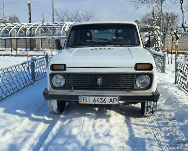 Белый ВАЗ 21213 Niva, объемом двигателя 1.7 л и пробегом 220 тыс. км за 3000 $, фото 1 на Automoto.ua