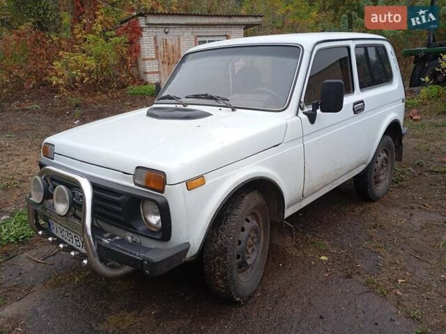 Белый ВАЗ 21213 Niva, объемом двигателя 1.69 л и пробегом 90 тыс. км за 3200 $, фото 1 на Automoto.ua