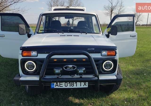 Белый ВАЗ 21213 Niva, объемом двигателя 1.69 л и пробегом 197 тыс. км за 4000 $, фото 1 на Automoto.ua