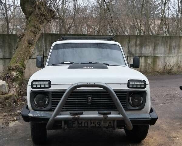 Белый ВАЗ 21213 Niva, объемом двигателя 1.7 л и пробегом 313 тыс. км за 3000 $, фото 1 на Automoto.ua