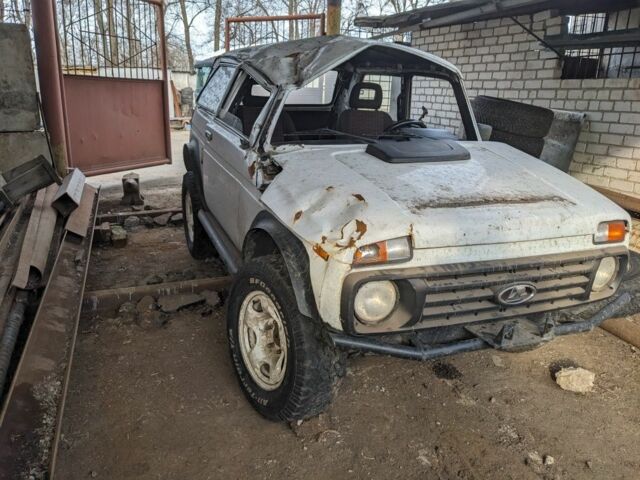 Білий ВАЗ 21213 Niva, об'ємом двигуна 1.7 л та пробігом 150 тис. км за 999 $, фото 1 на Automoto.ua