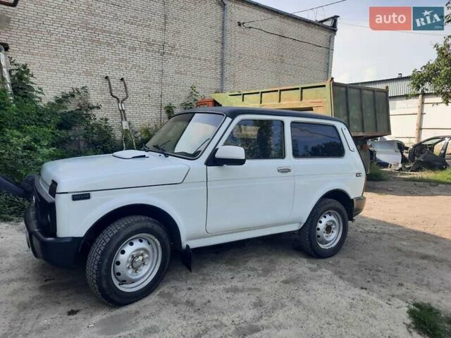 Белый ВАЗ 21213 Niva, объемом двигателя 1.7 л и пробегом 150 тыс. км за 2600 $, фото 1 на Automoto.ua