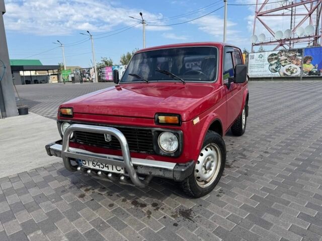 Червоний ВАЗ 21213 Niva, об'ємом двигуна 1.7 л та пробігом 100 тис. км за 3000 $, фото 1 на Automoto.ua