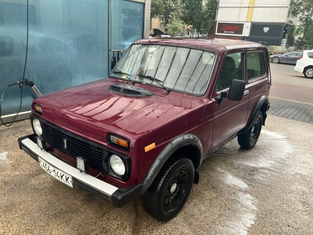 Красный ВАЗ 21213 Niva, объемом двигателя 1.7 л и пробегом 172 тыс. км за 3250 $, фото 1 на Automoto.ua