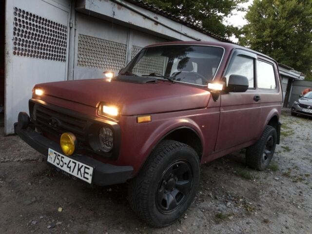 Красный ВАЗ 21213 Niva, объемом двигателя 1.7 л и пробегом 234 тыс. км за 2260 $, фото 1 на Automoto.ua