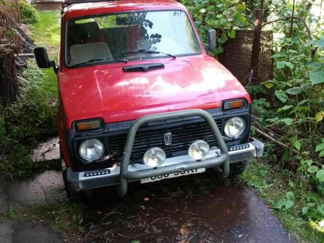 Красный ВАЗ 21213 Niva, объемом двигателя 1.6 л и пробегом 855 тыс. км за 2500 $, фото 1 на Automoto.ua