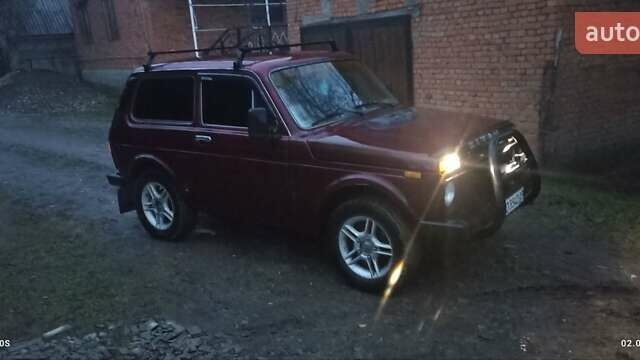 Красный ВАЗ 21213 Niva, объемом двигателя 1.5 л и пробегом 200 тыс. км за 2000 $, фото 1 на Automoto.ua