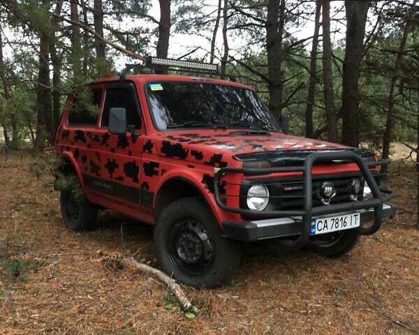 Красный ВАЗ 21213 Niva, объемом двигателя 1.69 л и пробегом 101 тыс. км за 2000 $, фото 1 на Automoto.ua