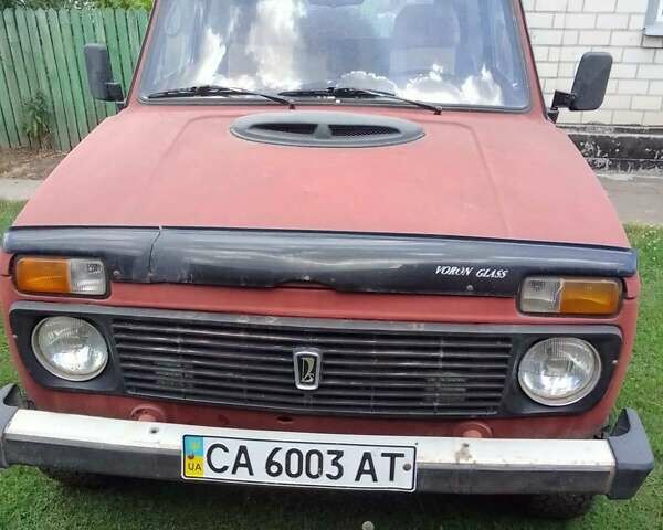 Красный ВАЗ 21213 Niva, объемом двигателя 2 л и пробегом 100 тыс. км за 2950 $, фото 1 на Automoto.ua