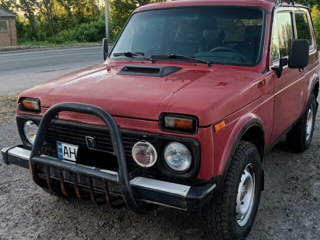 Красный ВАЗ 21213 Niva, объемом двигателя 1.7 л и пробегом 100 тыс. км за 2900 $, фото 1 на Automoto.ua