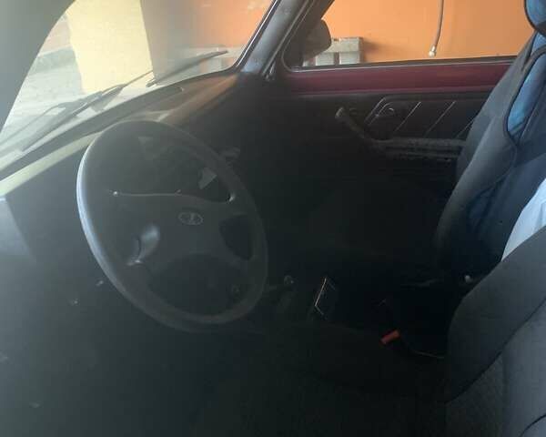 Красный ВАЗ 21213 Niva, объемом двигателя 1.69 л и пробегом 187 тыс. км за 3400 $, фото 1 на Automoto.ua