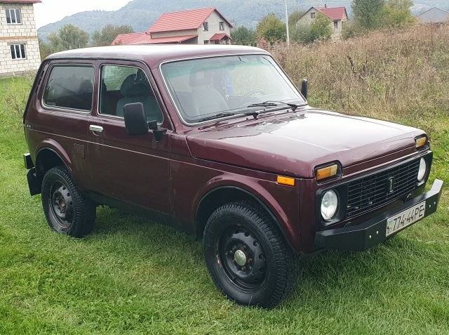 Красный ВАЗ 21213 Niva, объемом двигателя 1 л и пробегом 240 тыс. км за 2350 $, фото 1 на Automoto.ua