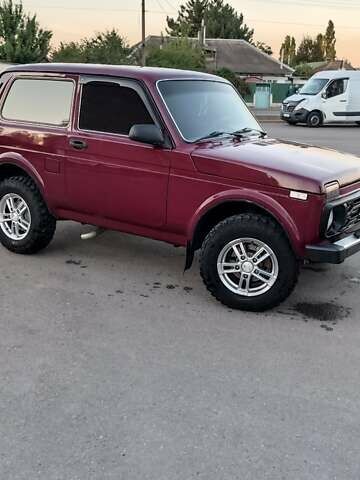 Червоний ВАЗ 21213 Niva, об'ємом двигуна 1.7 л та пробігом 203 тис. км за 5547 $, фото 1 на Automoto.ua