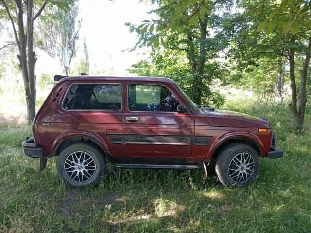 Красный ВАЗ 21213 Niva, объемом двигателя 1.7 л и пробегом 109 тыс. км за 2000 $, фото 1 на Automoto.ua