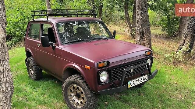 Красный ВАЗ 21213 Niva, объемом двигателя 1.69 л и пробегом 200 тыс. км за 3799 $, фото 1 на Automoto.ua
