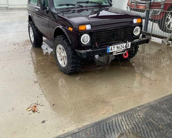 Красный ВАЗ 21213 Niva, объемом двигателя 1.69 л и пробегом 165 тыс. км за 3300 $, фото 1 на Automoto.ua