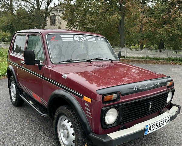 Красный ВАЗ 21213 Niva, объемом двигателя 1.7 л и пробегом 300 тыс. км за 2250 $, фото 1 на Automoto.ua