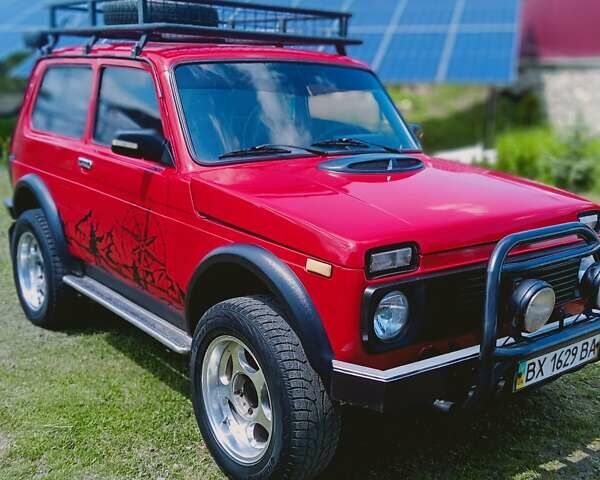 Червоний ВАЗ 21213 Niva, об'ємом двигуна 1.7 л та пробігом 200 тис. км за 2851 $, фото 1 на Automoto.ua