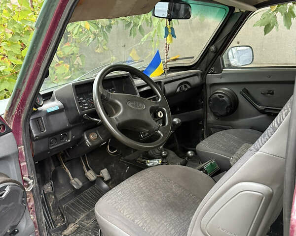 Красный ВАЗ 21213 Niva, объемом двигателя 1.69 л и пробегом 291 тыс. км за 2000 $, фото 1 на Automoto.ua