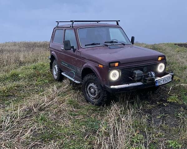 Красный ВАЗ 21213 Niva, объемом двигателя 1.7 л и пробегом 100 тыс. км за 2750 $, фото 1 на Automoto.ua