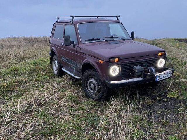 Красный ВАЗ 21213 Niva, объемом двигателя 1.7 л и пробегом 99 тыс. км за 2750 $, фото 1 на Automoto.ua