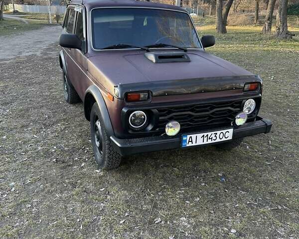 Красный ВАЗ 21213 Niva, объемом двигателя 1.69 л и пробегом 150 тыс. км за 2500 $, фото 1 на Automoto.ua