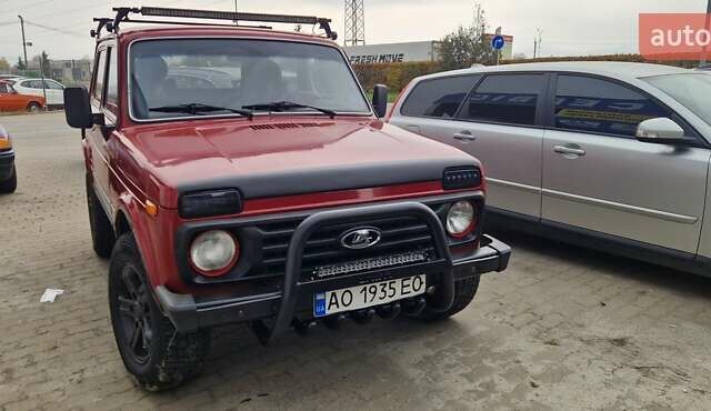 Красный ВАЗ 21213 Niva, объемом двигателя 1.69 л и пробегом 250 тыс. км за 3400 $, фото 1 на Automoto.ua