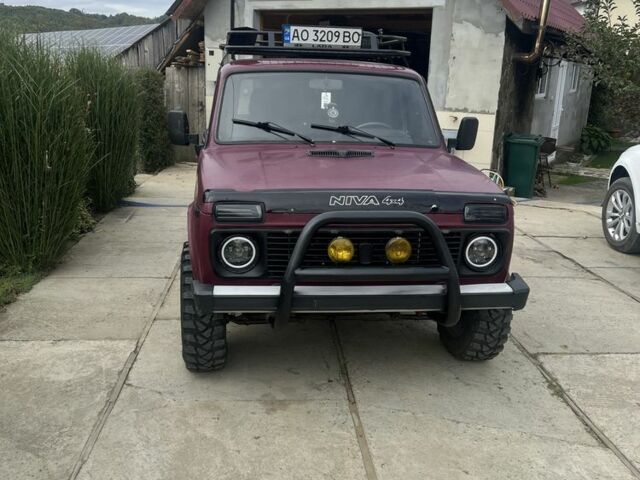 Красный ВАЗ 21213 Niva, объемом двигателя 1.7 л и пробегом 250 тыс. км за 3200 $, фото 1 на Automoto.ua