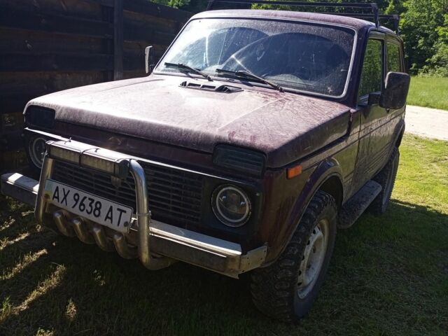 Красный ВАЗ 21213 Niva, объемом двигателя 1.6 л и пробегом 287 тыс. км за 3400 $, фото 1 на Automoto.ua