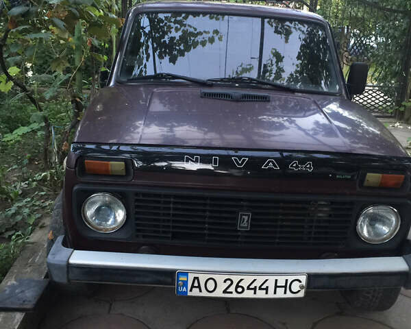 Красный ВАЗ 21213 Niva, объемом двигателя 1.6 л и пробегом 100 тыс. км за 3000 $, фото 1 на Automoto.ua