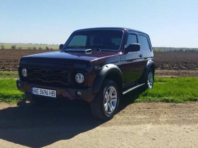 Красный ВАЗ 21213 Niva, объемом двигателя 1.7 л и пробегом 200 тыс. км за 4300 $, фото 1 на Automoto.ua