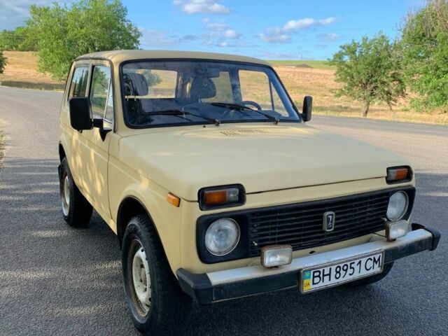 Желтый ВАЗ 21213 Niva, объемом двигателя 1.7 л и пробегом 200 тыс. км за 2300 $, фото 1 на Automoto.ua