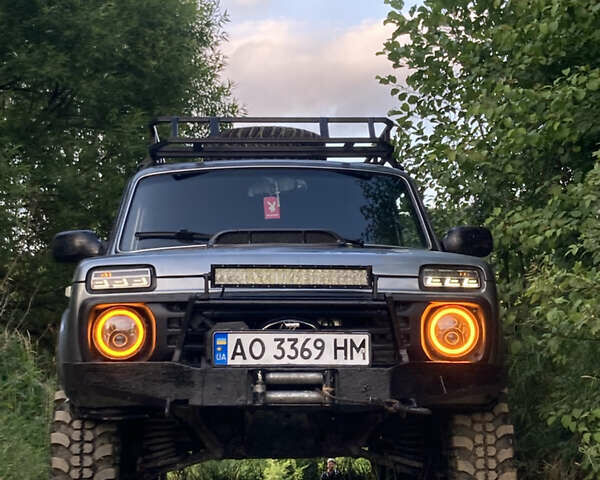 Серый ВАЗ 21213 Niva, объемом двигателя 1.6 л и пробегом 256 тыс. км за 3800 $, фото 1 на Automoto.ua