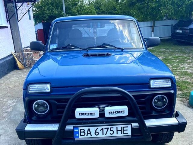 Синий ВАЗ 21213 Niva, объемом двигателя 1.7 л и пробегом 257 тыс. км за 3400 $, фото 1 на Automoto.ua