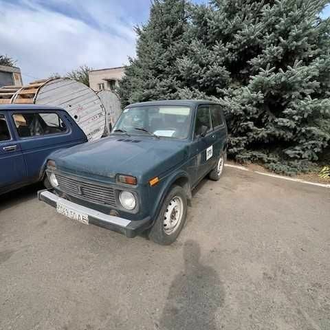 Зелений ВАЗ 21213 Niva, об'ємом двигуна 1.6 л та пробігом 457 тис. км за 2672 $, фото 1 на Automoto.ua