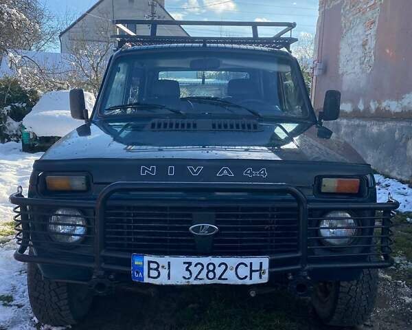 Зеленый ВАЗ 21213 Niva, объемом двигателя 1.69 л и пробегом 140 тыс. км за 2400 $, фото 1 на Automoto.ua