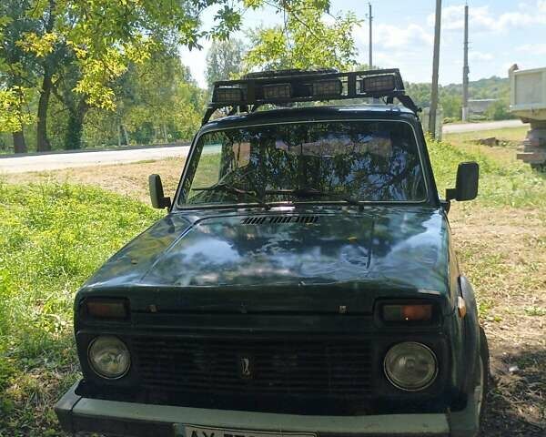 Зеленый ВАЗ 21213 Niva, объемом двигателя 1.69 л и пробегом 274 тыс. км за 2399 $, фото 1 на Automoto.ua