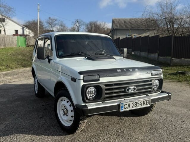 Білий ВАЗ 21214, об'ємом двигуна 1.6 л та пробігом 160 тис. км за 2800 $, фото 1 на Automoto.ua