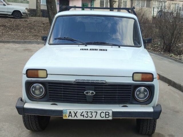 Белый ВАЗ 21214, объемом двигателя 1.7 л и пробегом 130 тыс. км за 2800 $, фото 1 на Automoto.ua