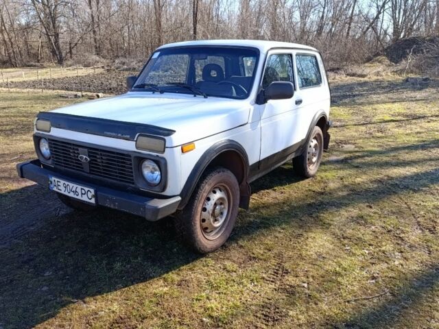 Белый ВАЗ 21214, объемом двигателя 1.7 л и пробегом 368 тыс. км за 1100 $, фото 1 на Automoto.ua