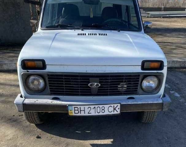 Белый ВАЗ 21214, объемом двигателя 1.7 л и пробегом 300 тыс. км за 1992 $, фото 1 на Automoto.ua
