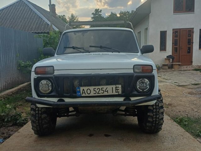 Білий ВАЗ 21214, об'ємом двигуна 1.7 л та пробігом 51 тис. км за 3621 $, фото 1 на Automoto.ua