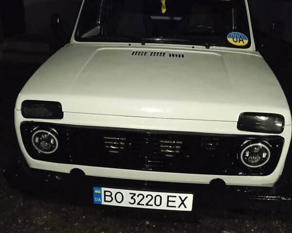 Белый ВАЗ 21214, объемом двигателя 1.7 л и пробегом 280 тыс. км за 2700 $, фото 1 на Automoto.ua