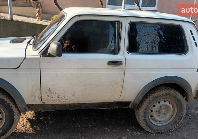 Білий ВАЗ 21214, об'ємом двигуна 1.7 л та пробігом 55 тис. км за 3300 $, фото 1 на Automoto.ua