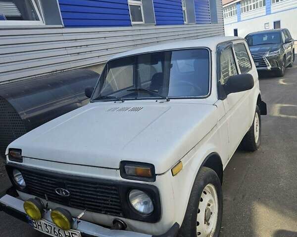 Білий ВАЗ 21214, об'ємом двигуна 1.7 л та пробігом 122 тис. км за 2900 $, фото 1 на Automoto.ua