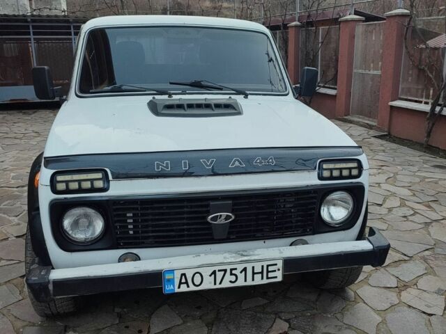 Білий ВАЗ 21214, об'ємом двигуна 1.7 л та пробігом 180 тис. км за 3500 $, фото 1 на Automoto.ua